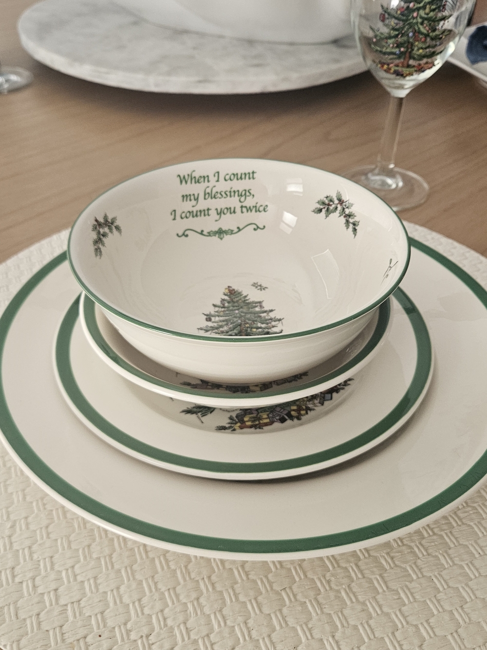 Collectible Spode Christmas Tree 4-piece Holiday Plate Setting.